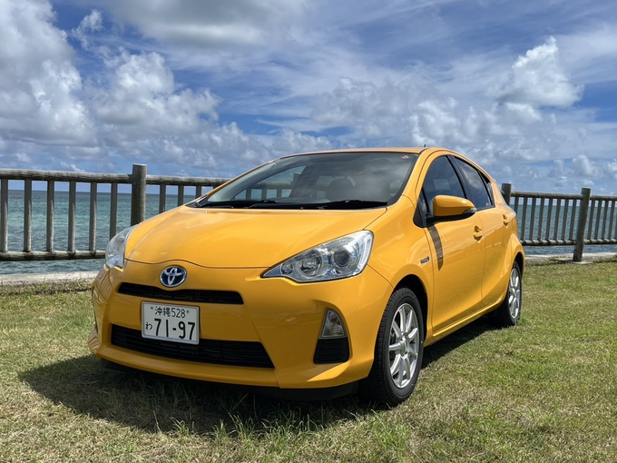 TOYOTA アクア 画像